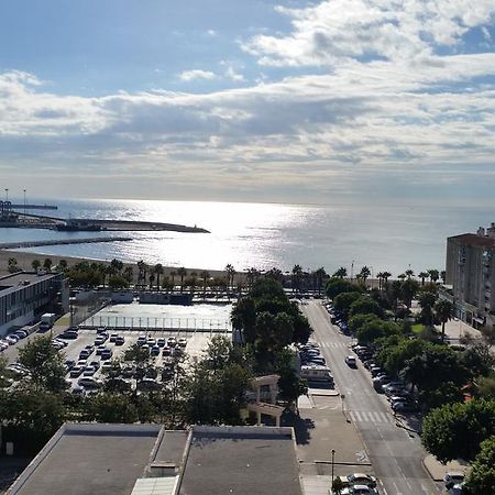 Апартаменты Apartamento Plaza Reina Малага Экстерьер фото