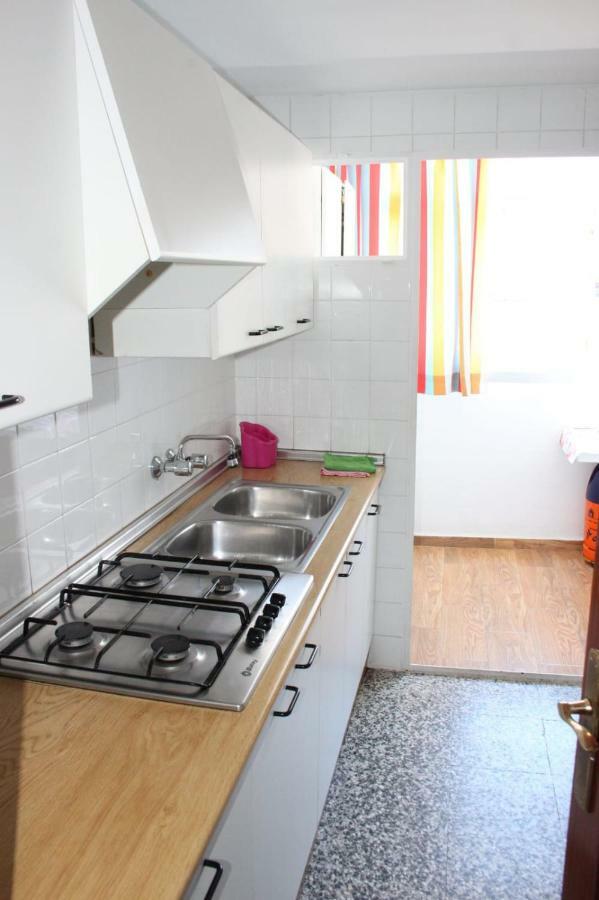 Апартаменты Apartamento Plaza Reina Малага Экстерьер фото