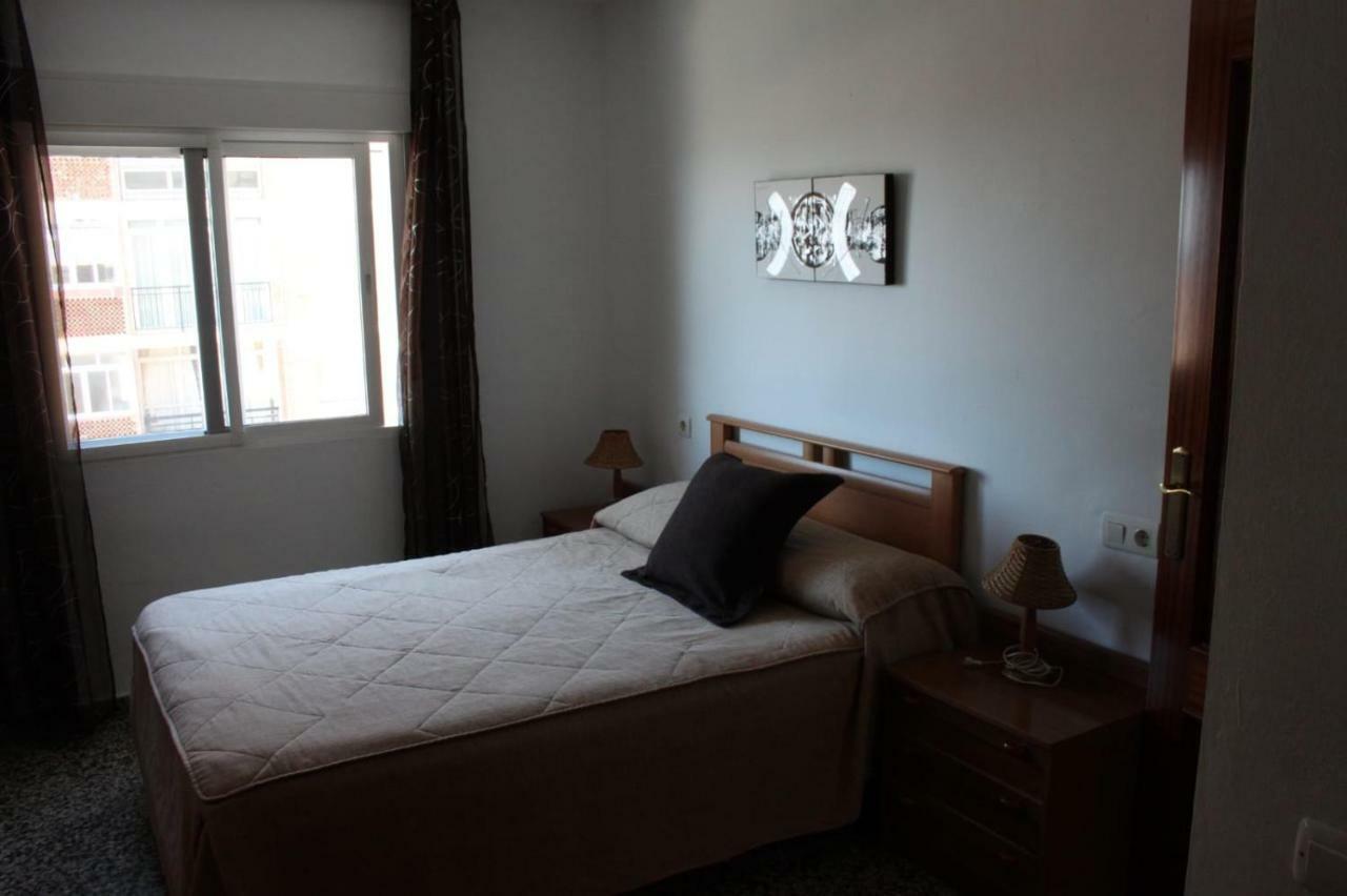 Апартаменты Apartamento Plaza Reina Малага Экстерьер фото